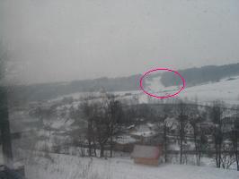Z d�lky (v krou�ku) vypad� jako klokan.